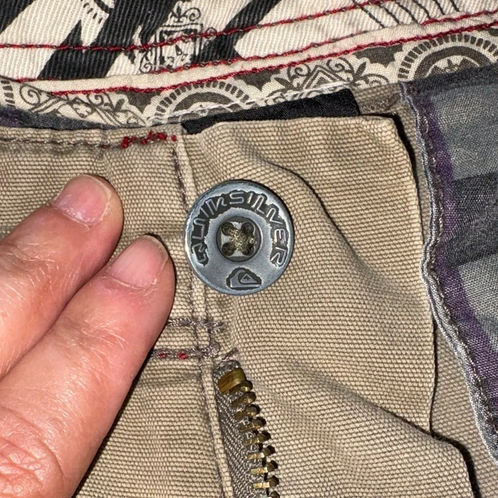 Quicksilver Men's olive green Cargo Shorts Gently Loved 34 - Picture 6 of 13